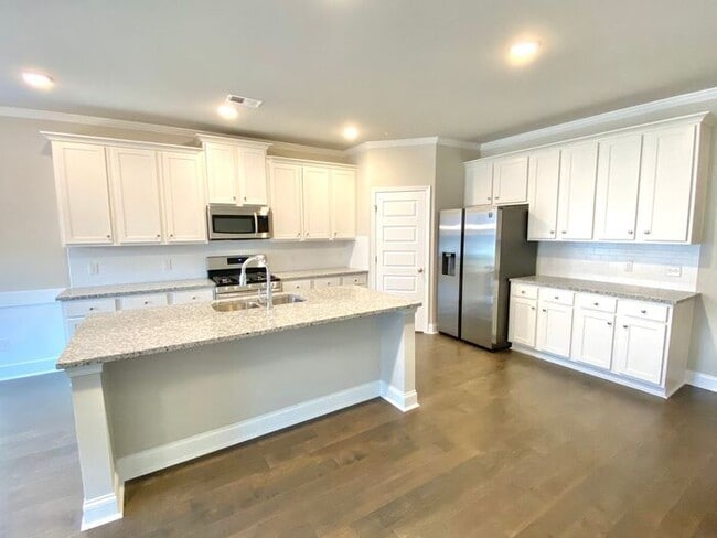 Photo - 538 Walton Dr
