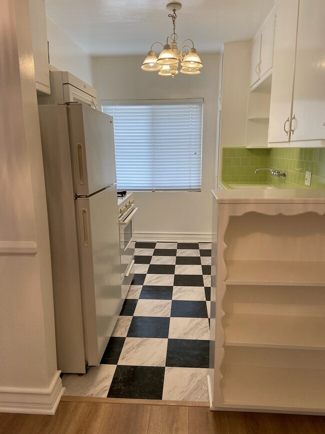 Kitchen ( Stove/Fridge/Micro) - 200 S Madison Ave