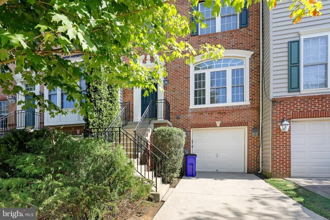 Photo - 10625 Hillingdon Rd Townhome