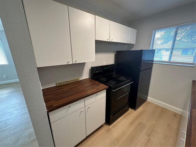 Photo - 1835 Bough Ave Unit 4