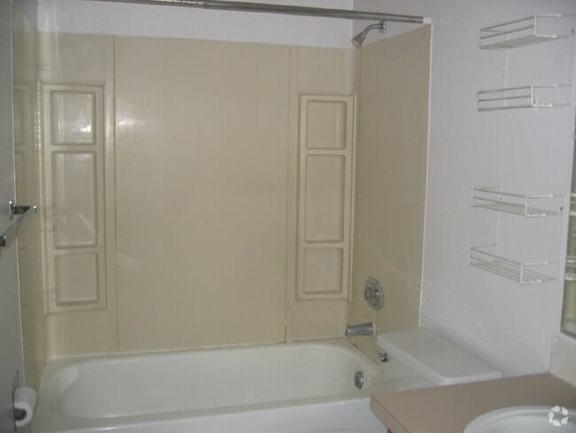 Building Photo - 80 NW Thomas St Unit 5 Rental