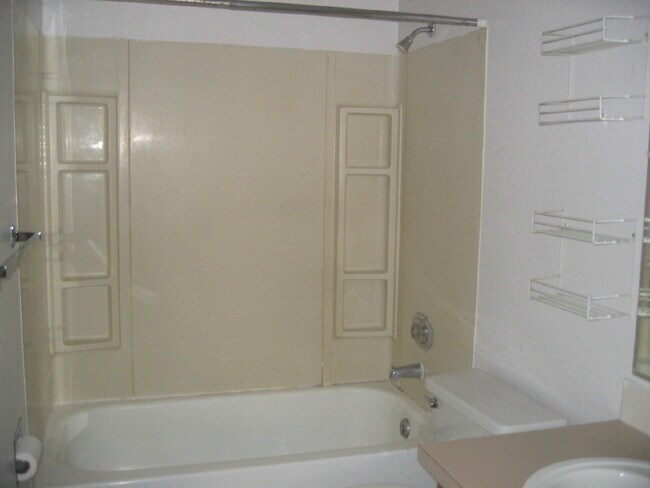 Photo - 80 NW Thomas St Unit 5