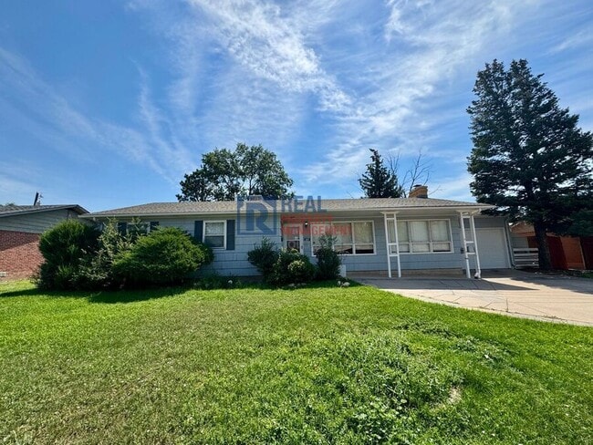 Photo - 919 Panorama Dr House