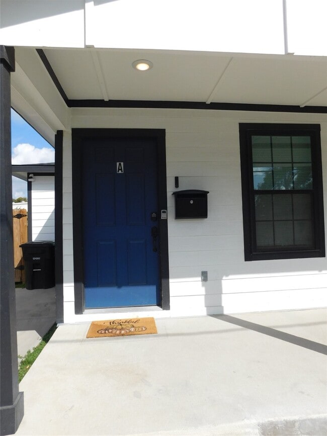 Photo - 7109 Avenue L