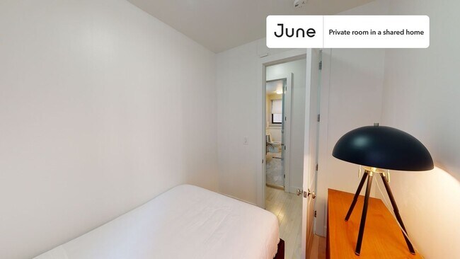 Room in Shared 4 bed/2 bath home in West Harlem