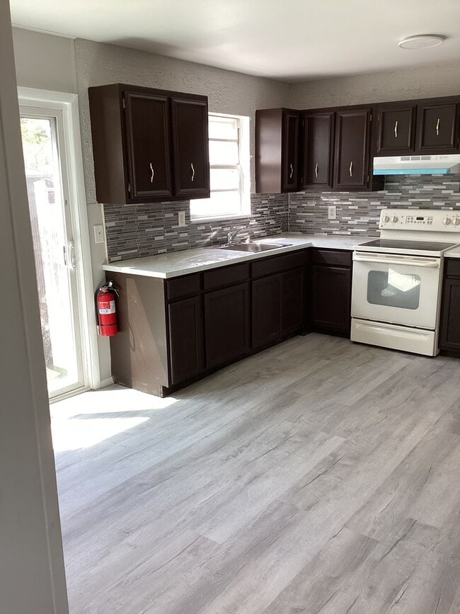 3 Bedroom Ready for move in! - 3 Bedroom Ready for move in! House