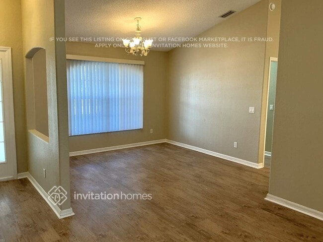 Photo - 423 Azure Rd