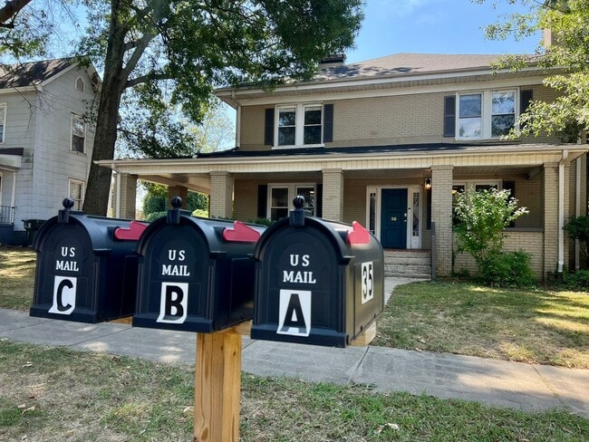 Building Photo - 35 Perry Ave Unit C