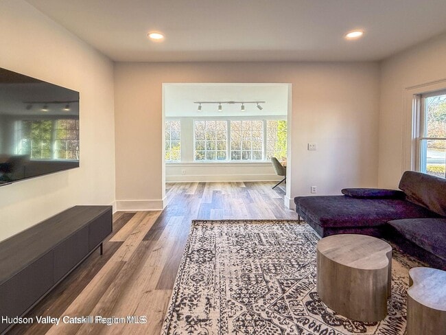 Photo - 18 Rock City Rd