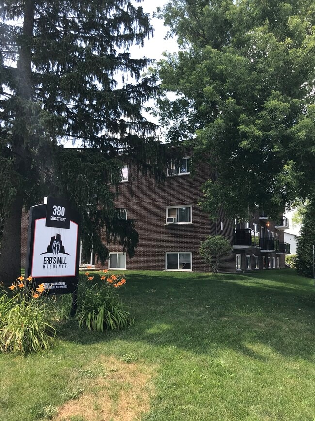 Building Photo - FIRST FLOOR BACHELOR APARTMENT AVAILABLE NOW Unit 106