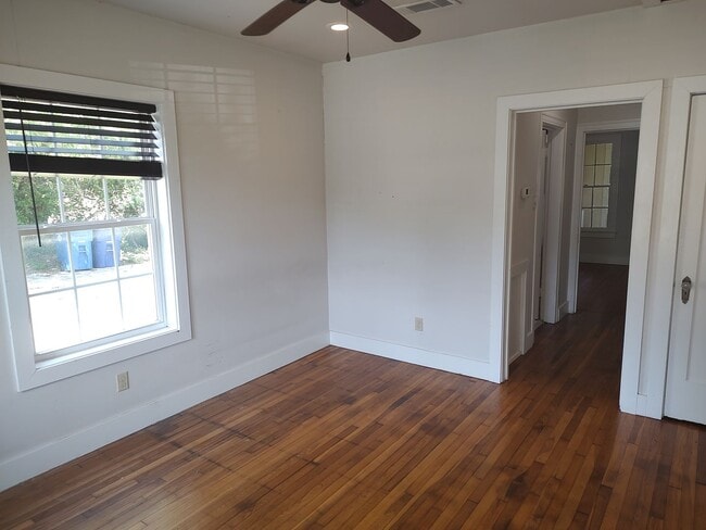 Photo - Cute Studio apartment close to 71,Airport and Downtown