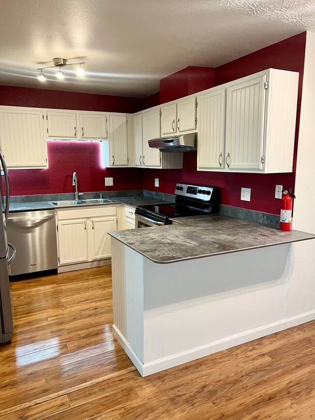 Photo - High speed internet included - 3 bedroom townhouse