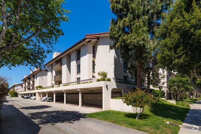 8515-8601 Falmouth Ave - Villas Del Rey