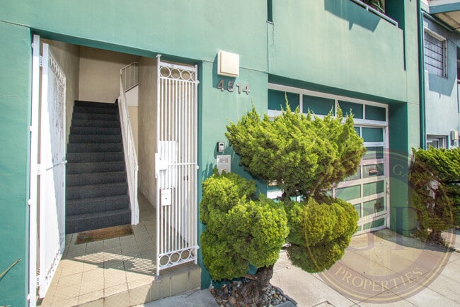 Photo - Corona Heights - 3 BR, 2.5 BA Condo 1,586 ... Unit #1