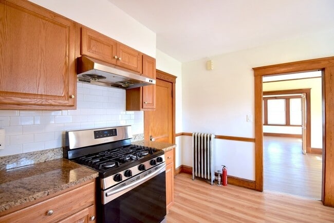Building Photo - 215 Franklin St Unit 1 Rental