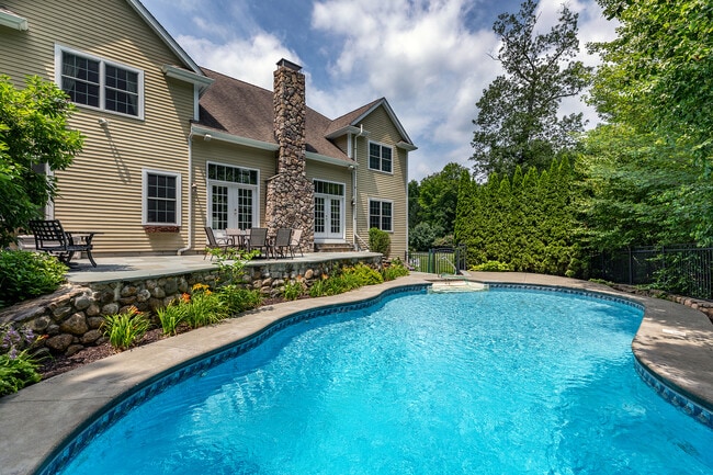 Photo - 15 Logging Trail Ln