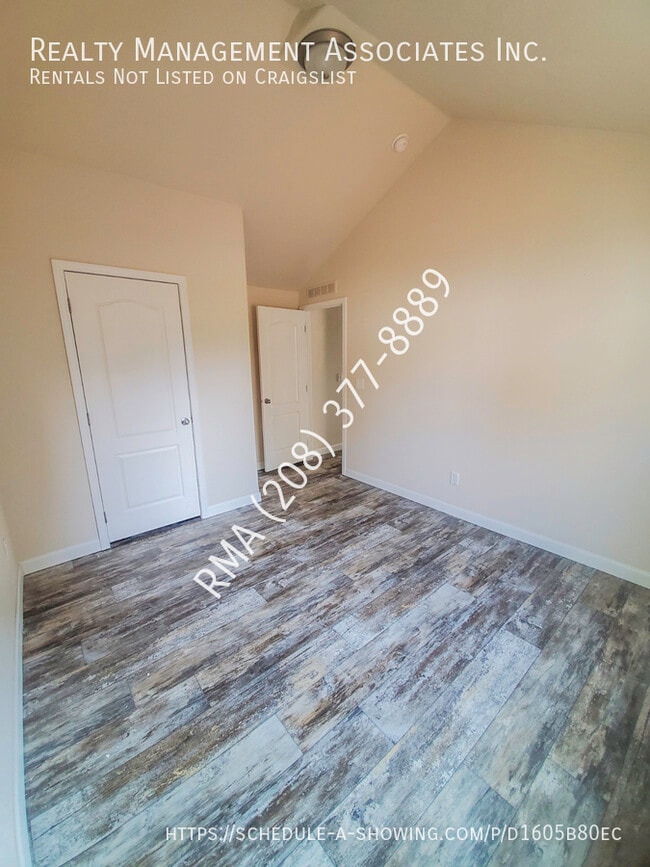 Photo - 320 S 2nd Ave