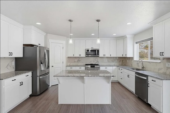 Photo - Available now!! 7 Bedroom/3.2 Bathroom home in Lehi