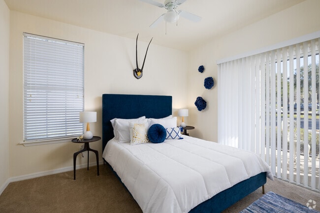 2BR, 2BA - 950SF - Bedroom