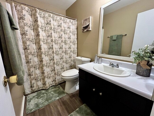 1BR, 1BA - 675 SF Bath