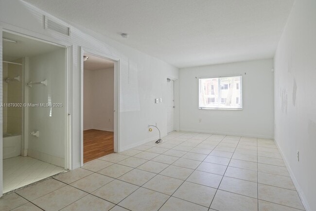 Photo - 940 NE 33rd Terrace Unit 102