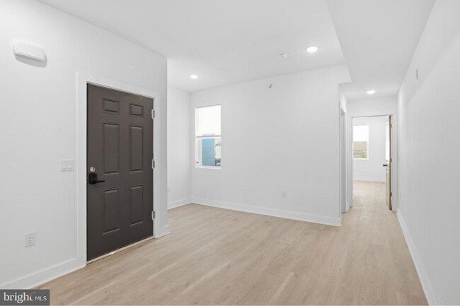 Building Photo - 2330 N 16th St Unit 3