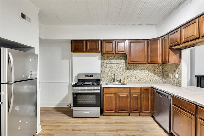 Photo - "Spacious 3-Bed Home at 57 1/2 Saratoga Av... Unit 2S