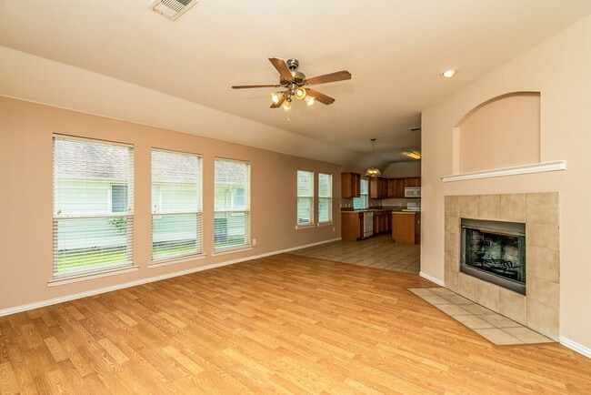 Photo - 317 Creekview Dr