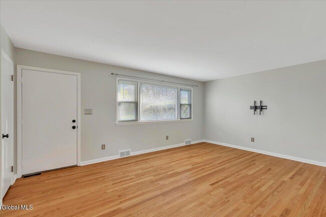 Photo - 1165 Cresse Ave