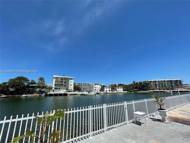 Building Photo - 8205 Crespi Blvd Unit 3