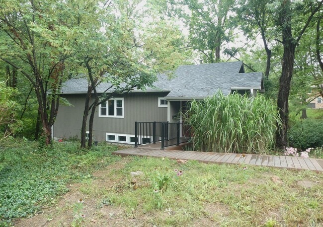 Building Photo - 3 Bedroom 2 Bath Home- Old South West