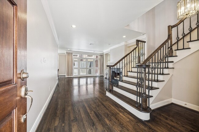 Photo - 2732 Mid Ln