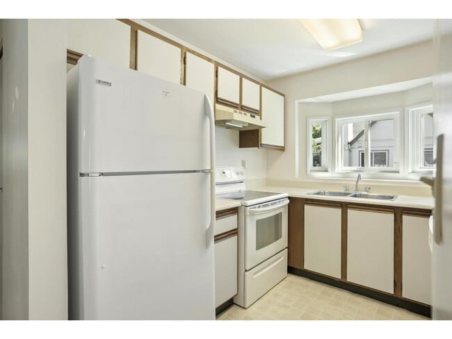 Photo - 12940-12917 17 Ave