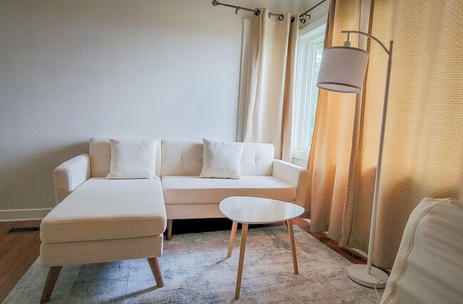 Photo - 1701 Nanaimo St