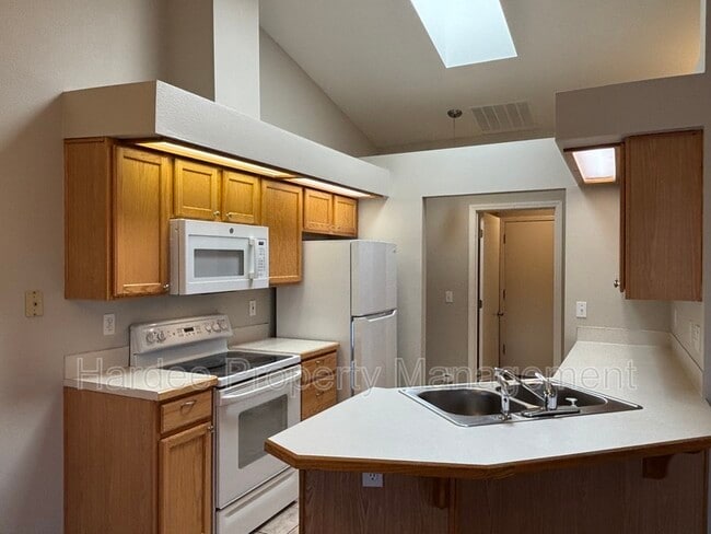 Photo - 1362 Pineridge Dr E