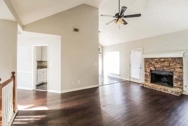 Photo - 685 Chaseridge Dr