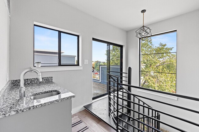 Photo - 4526 Deere St