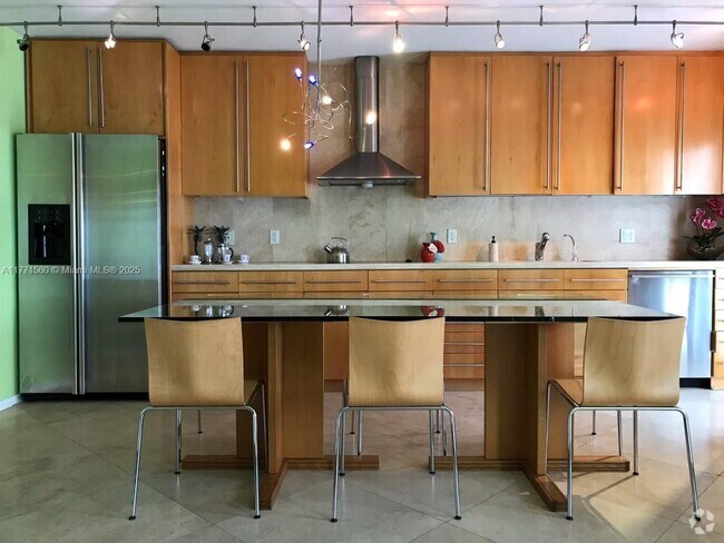 Building Photo - 1545 Euclid Ave Unit 6H Rental