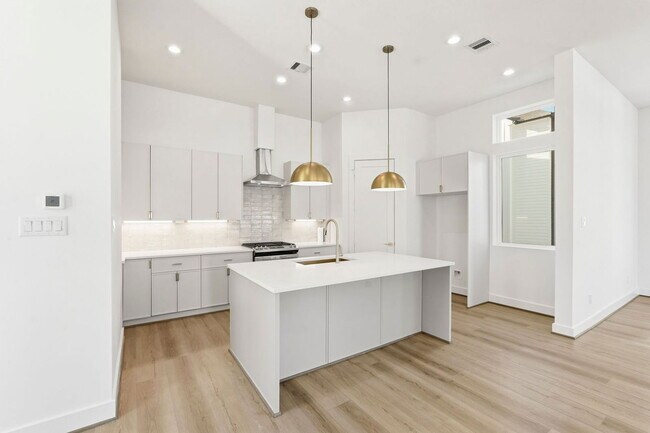 Photo - 3830 Wilmer St