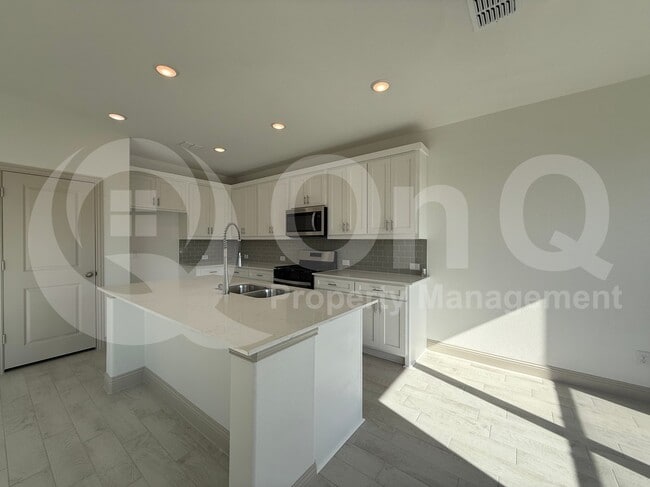 Photo - 904 Santa Lucia Dr