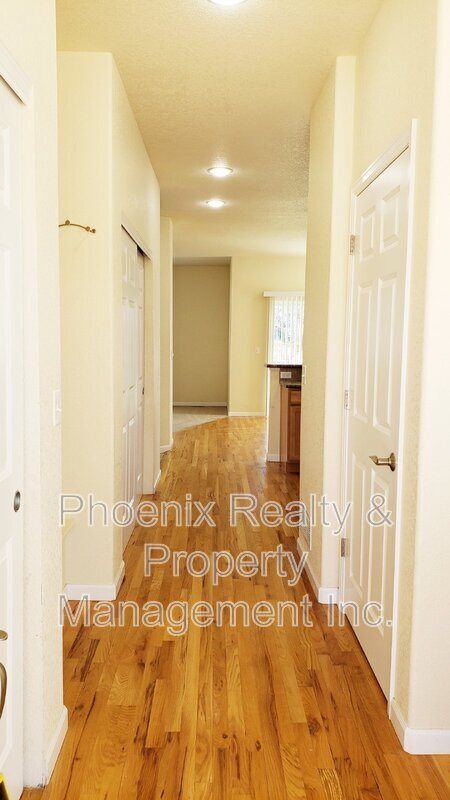 Photo - 302 St Ida Cir