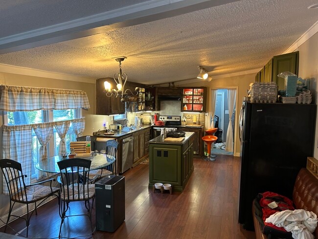 Photo - 277 Taylor Rd