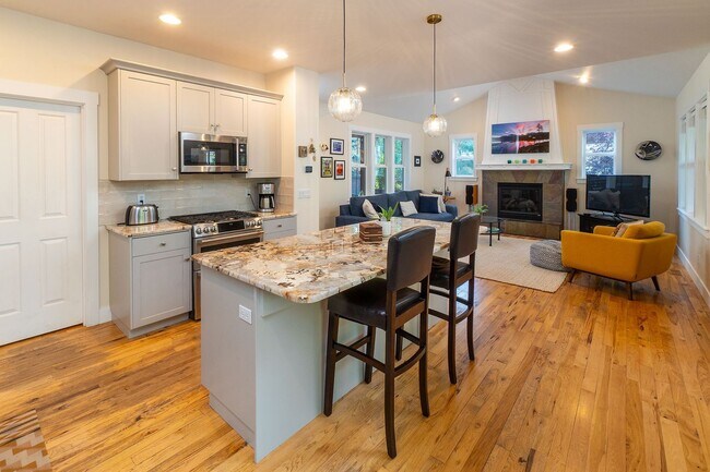 Photo - Beautiful Craftsman Style Home in Northwes...