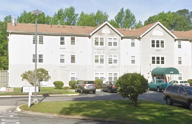 Building Photo - 2139 Broadmoor Ave