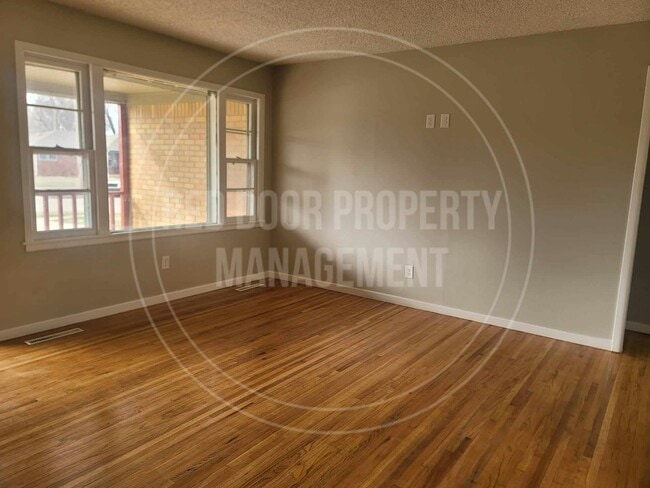 Photo - 1502 E Jump St