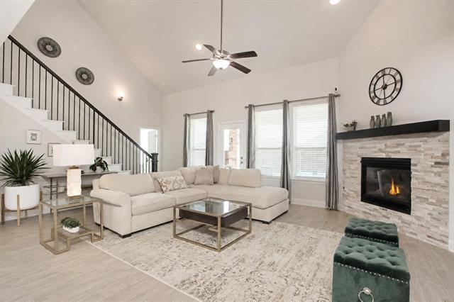 Photo - 933 Slate Ln