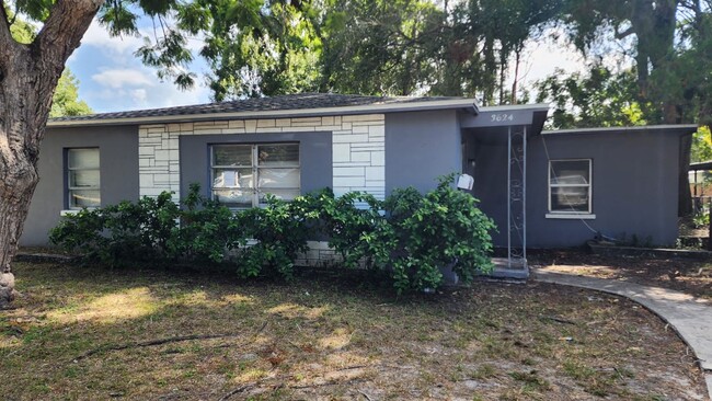 Building Photo - 3/1 Cottage Rental
