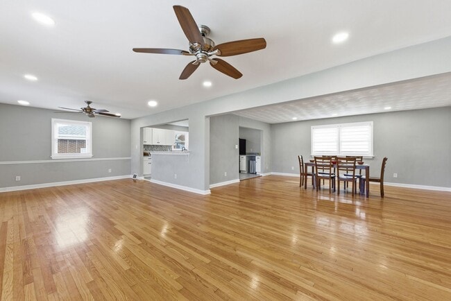 Photo - 2725 Greendale Ave
