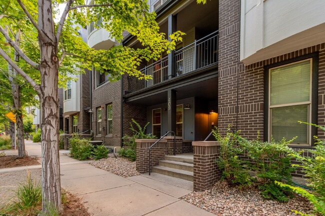 Photo - A contemporary 1826 sq ft. 3 Bedroom / 3 B...