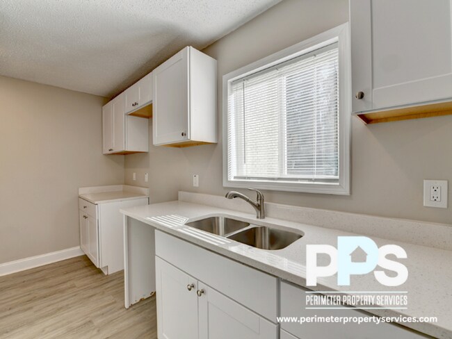 Photo - 390 W Lake Ave NW